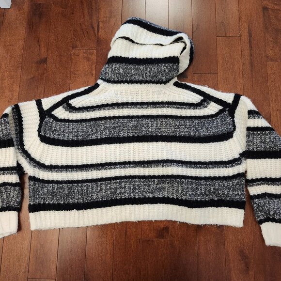 Aritzia Babaton women's striped long sleeve turtleneck sweater in size small - Picture 7 of 7